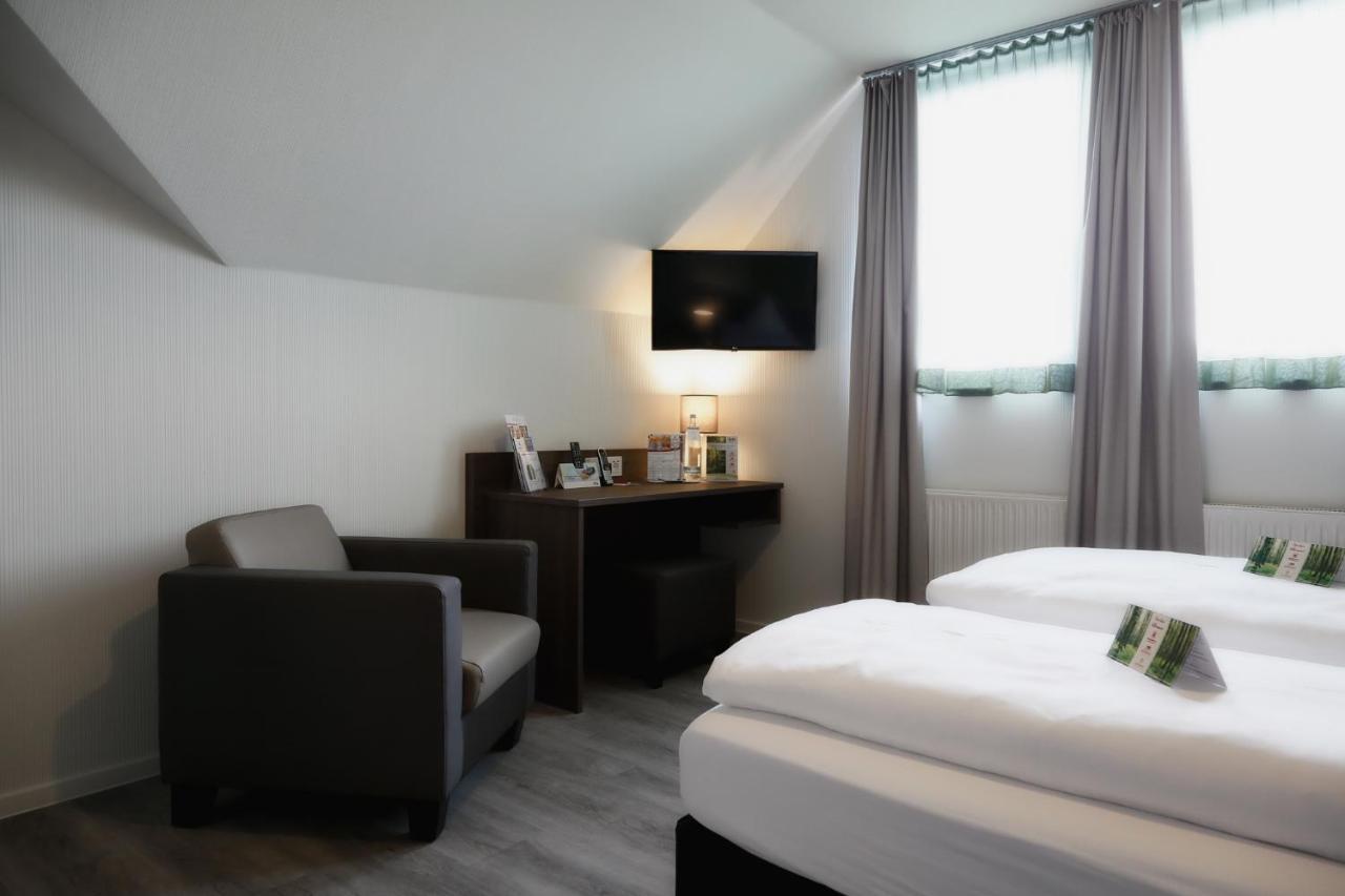 Konsumhotel Am Park オーバーホーフ エクステリア 写真