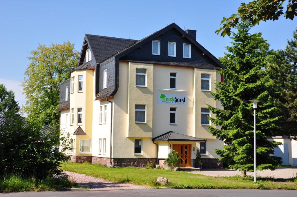 Konsumhotel Am Park オーバーホーフ エクステリア 写真