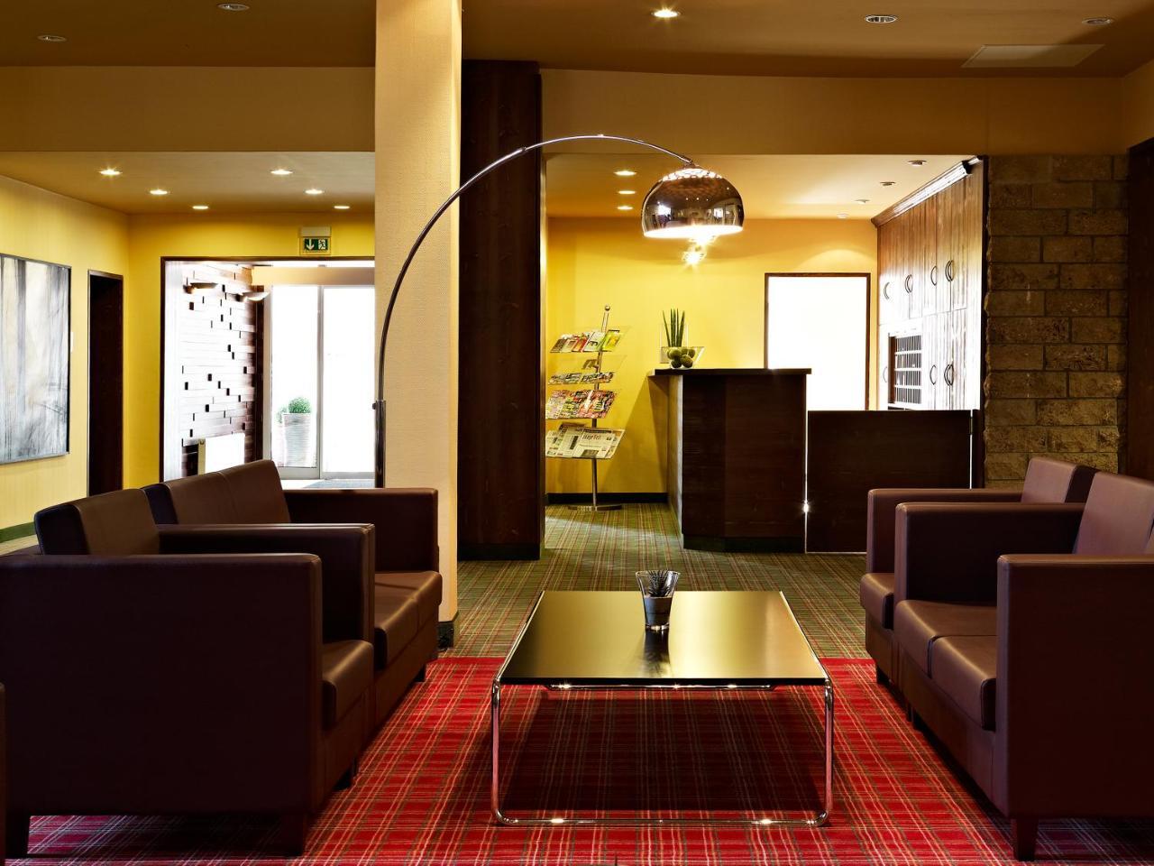 Konsumhotel Am Park オーバーホーフ エクステリア 写真